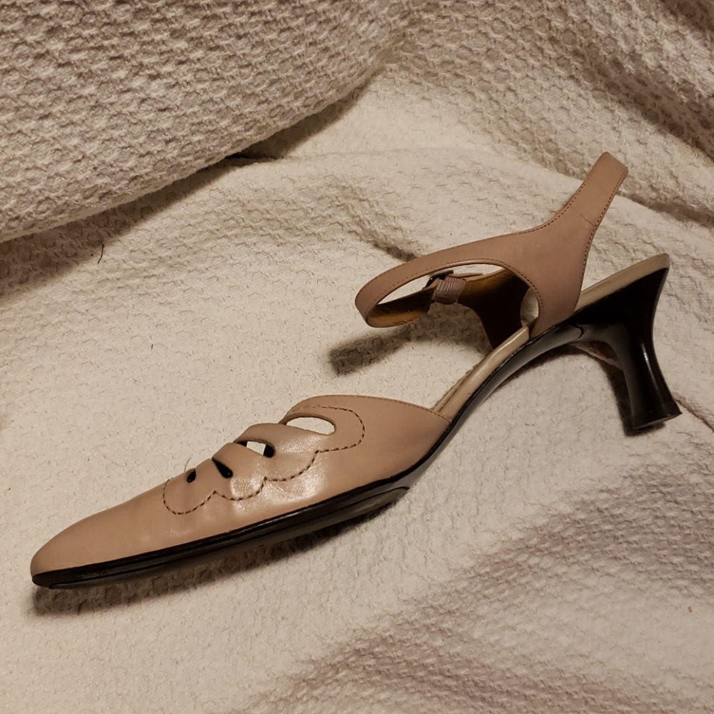 Laura Scott Shoes - Picture 4 of 8